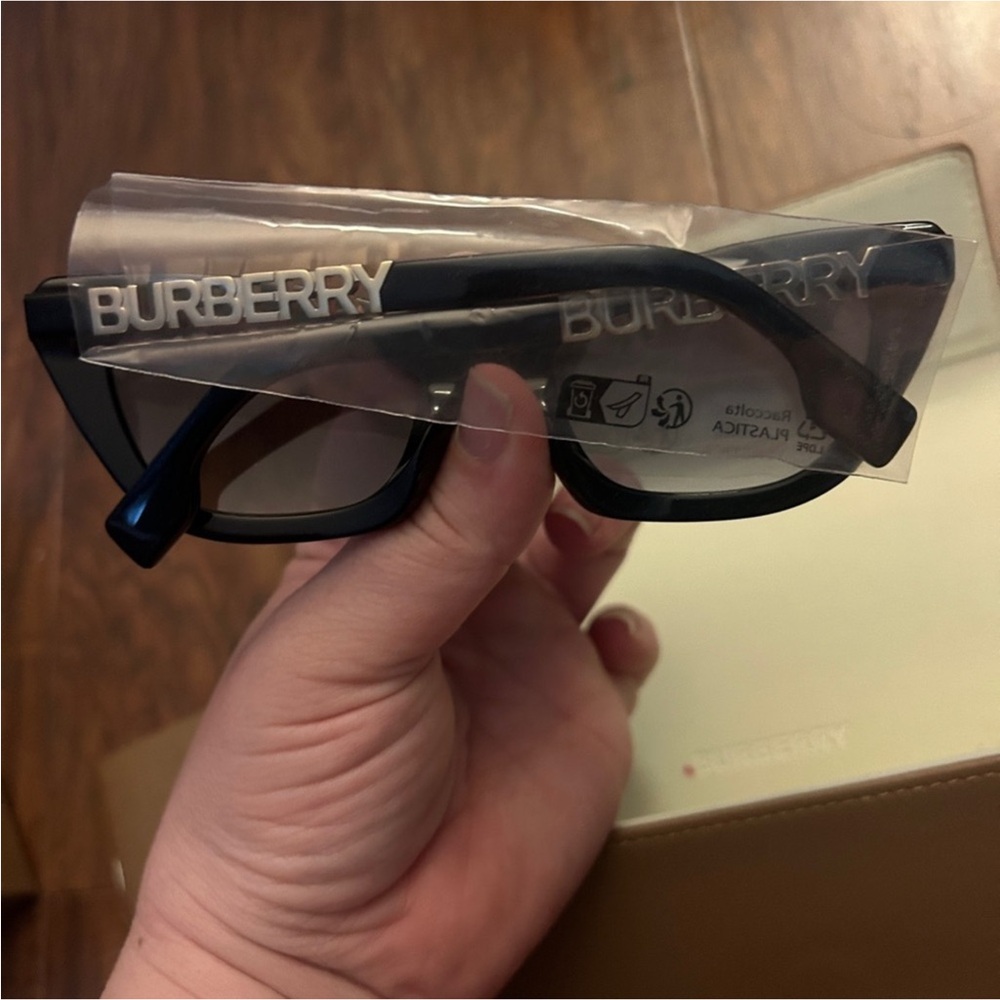 NWT Burberry Black and Gold Cat-Eye Sunglasses - Picture 3 of 5